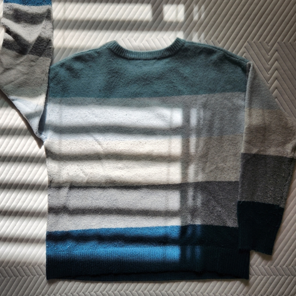Blue Colorblock Sweater - Picture 2 of 5